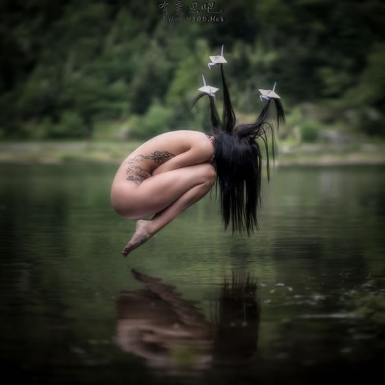 教你如何拍悬?。浩∪讼窈笃诖蠼颐?/></p>
<p>　　↑ 单看Sebastien Barriol这张作品，你能想到他是如何拍摄的吗？</p>
<p align=