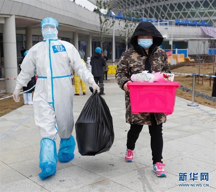治病，也治心！——武汉市首个中医方舱医院首批患者治愈出院