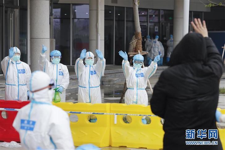 治病，也治心！——武汉市首个中医方舱医院首批患者治愈出院
