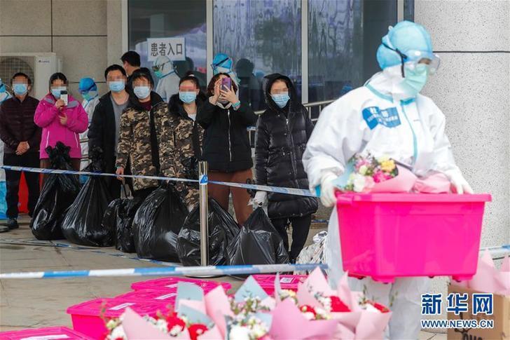 治病，也治心！——武汉市首个中医方舱医院首批患者治愈出院