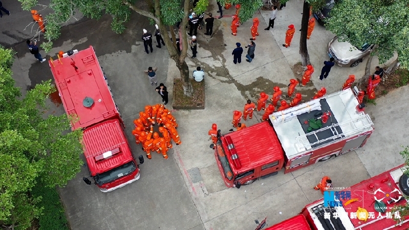 【“飞阅”中国】是谁在水火中展“十八般武艺”？