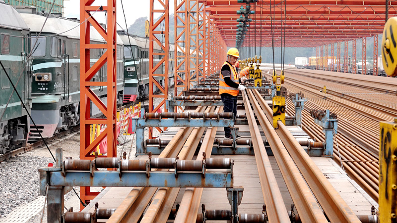 除夕，他们奋战在贵南高铁建设工地