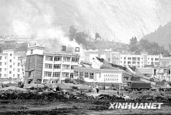 这是遭到严重破坏的汶川县映秀镇漩口中学楼房（2008年5月14日摄）。